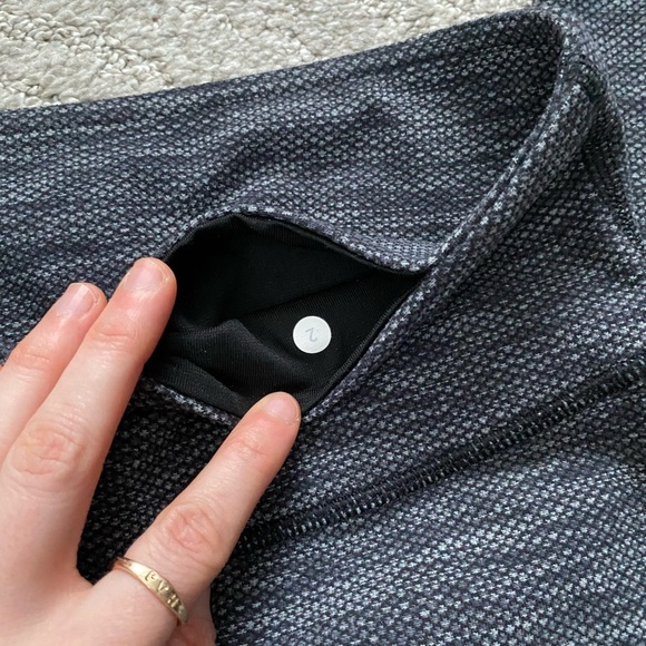 Lululemon leggings - Women’s - size 2 - Picture 3 of 3